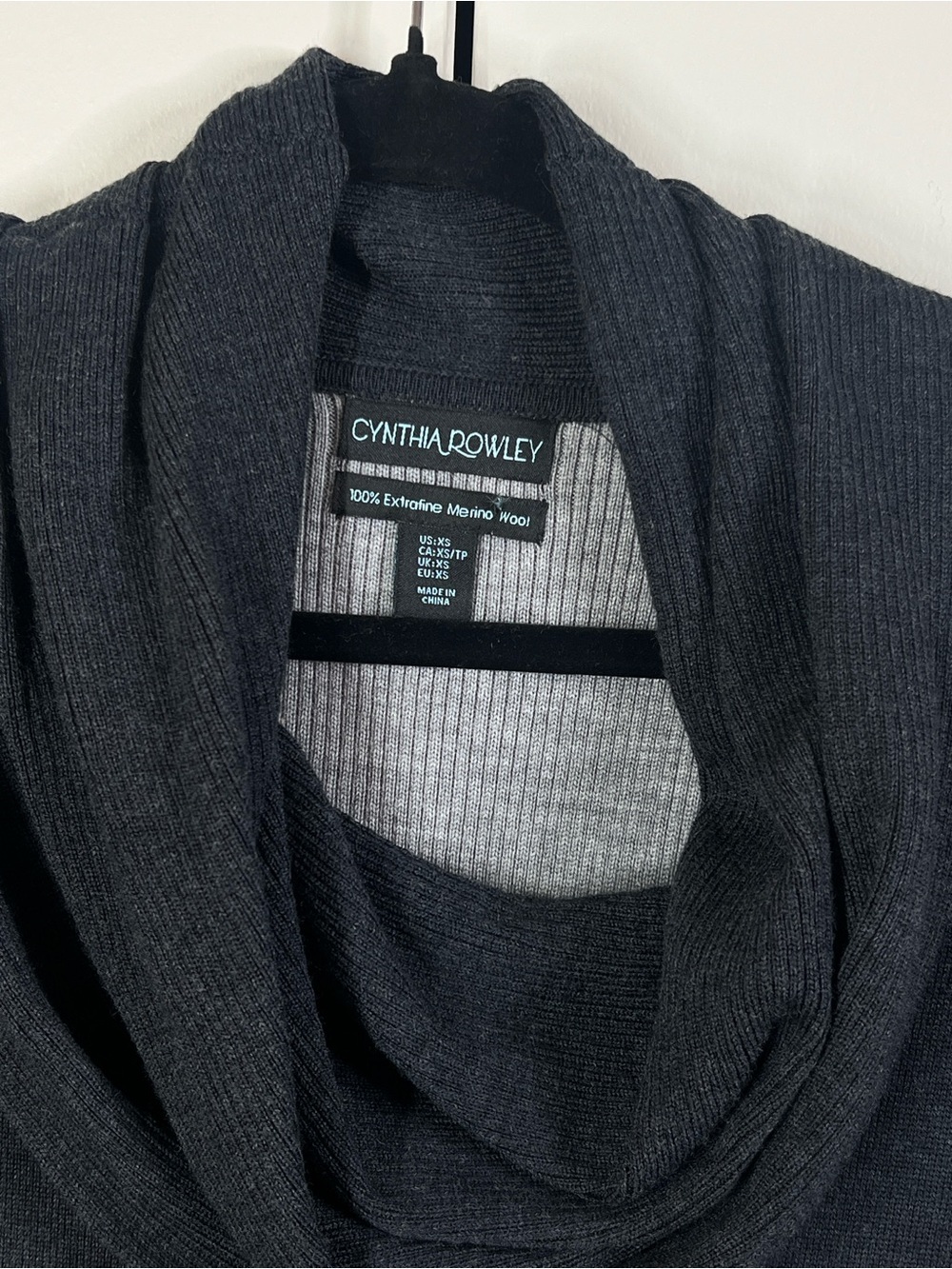 CYNTHIA ROWLEY Women’s size Extra Small 100% extra fine Merino Wool. Gray Black
